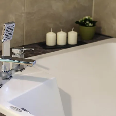 Ab شقة سزومباثيلي